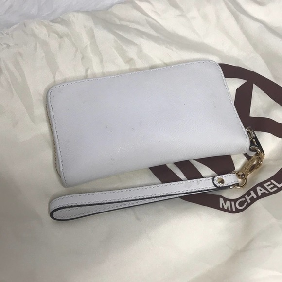 A1) Michael Kors Clutches Wristlet Removable Strap - Picture 2 of 6